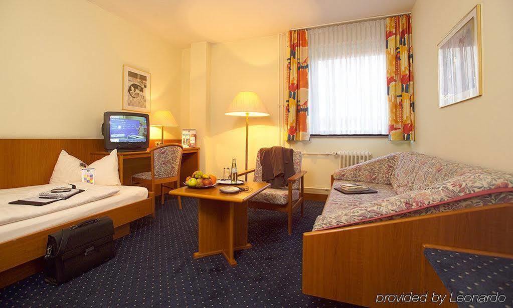 Trip Inn Hotel Frankfurt Airport Ruesselsheim Exterior photo