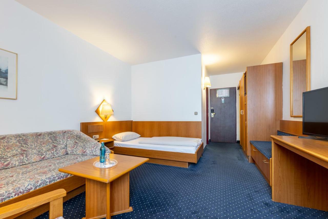 Trip Inn Hotel Frankfurt Airport Ruesselsheim Exterior photo